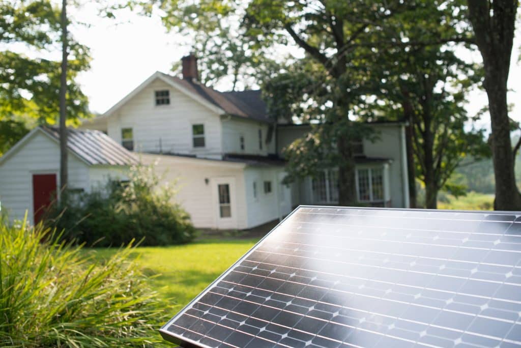 panneaux solaires jardin écologique Travéo